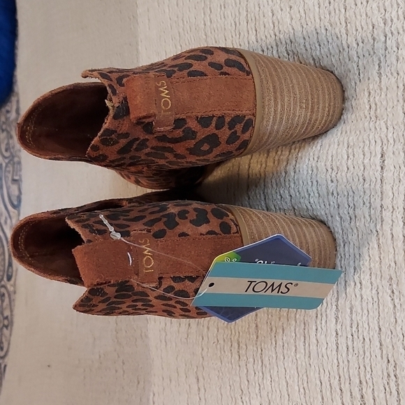 Toms Kallie Cheetah Wedge Booties NWOB - Picture 9 of 12